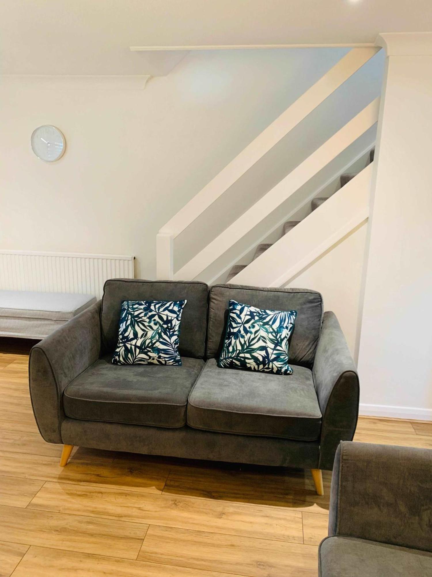 Spacious House, Free Parking & Patio Garden Farnham  Eksteriør bilde