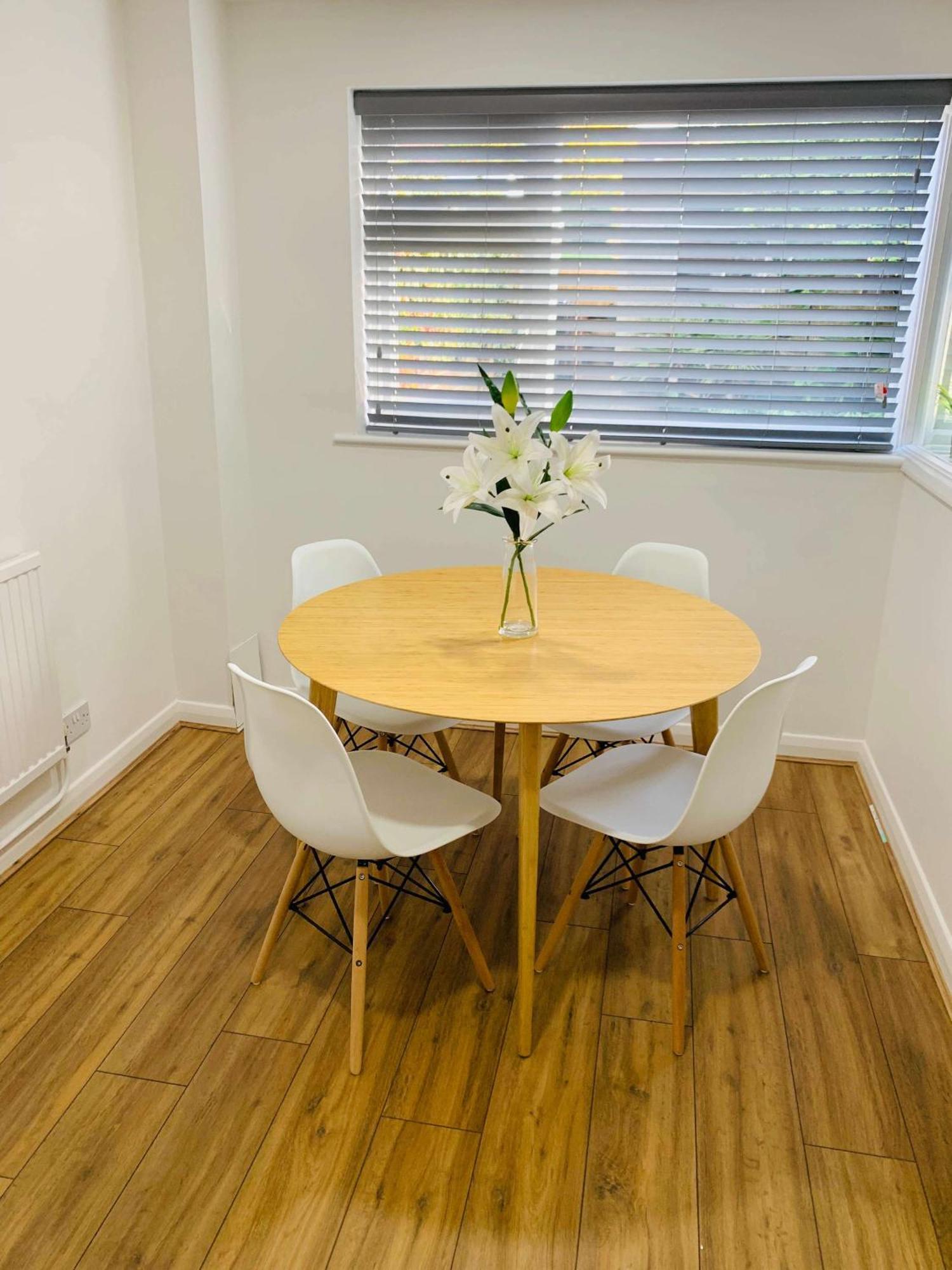 Spacious House, Free Parking & Patio Garden Farnham  Eksteriør bilde