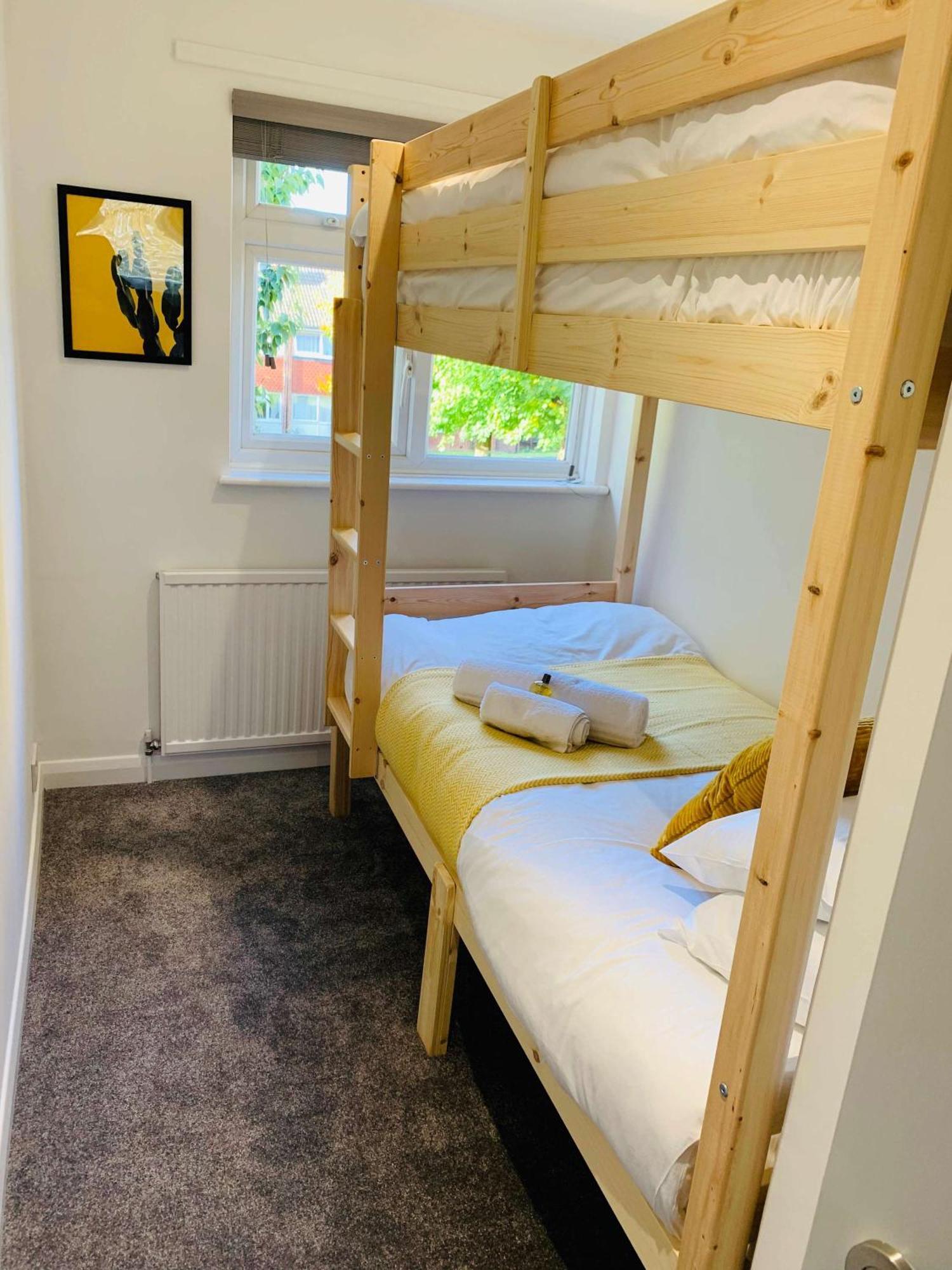 Spacious House, Free Parking & Patio Garden Farnham  Eksteriør bilde